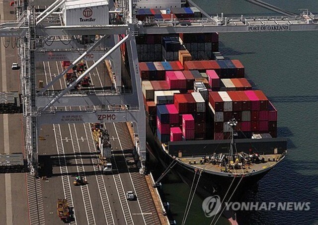 ▲ 미국 한 항만의 컨테이너 선박.ⓒ연합뉴스