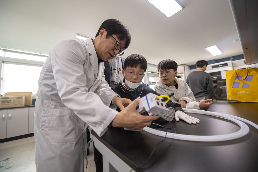 ▲ 글로컬대학 대구보건대학교(총장 남성희) 직업이음센터는 30일, 인평중학교(경상북도 칠곡군 소재) 학생 111명을 초청해 ‘교육기부 진로체험 프로그램’을 운영했다.ⓒ대구보건대