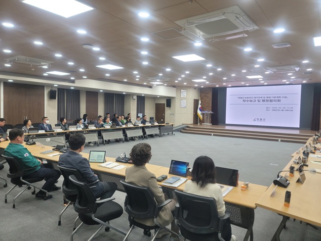 ▲ 영월군이 지난 28일 군청 2층 대회의실에서 '영월군 농촌공간 재구조 ·재생 기본계획 수립'을 위한 '착수보고회 및 행정협의회'를 개최했다.ⓒ영월군