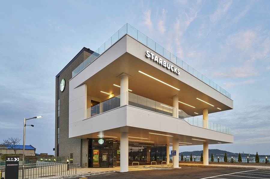 ▲ 스타벅스 '목포해안로점' 외부 전경ⓒ스타벅스