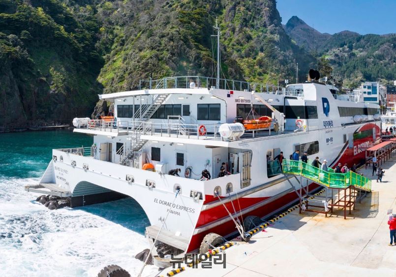 ▲ 지난 2023년 7월 취항한 엘도라도호 전경. 취항 1년 6개월 여 만에 엔진 고장으로 장기간 휴항에 돌입했다.ⓒ뉴데일리DB