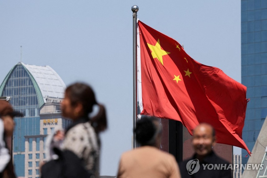 ▲ 중국 상하이 루자쭈이금융무역구에 휘날리는 중국 오성홍기. ⓒ연합뉴스.