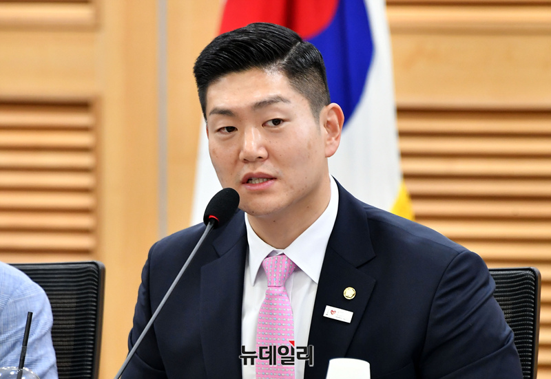 ▲ 국민의힘 김재섭 순풍포럼 대표의원이 지난해 7월 16일 오전 국회 의원회관에서 열린 '순풍(順風)포럼 창립총회'에서 인사말을 하고 있다. ⓒ이종현 기자