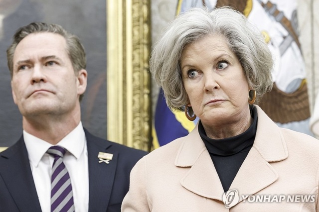 ▲ 미국 백악관 마이클 왈츠 안보보좌관(좌)과 수지 와일스 비서실장. EPA 연합뉴스 자료사진. ⓒ연합뉴스