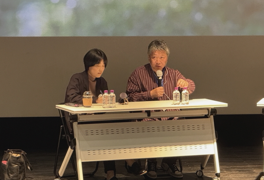 ▲ 고레에다 감독이 씨네 토크 프로그램에서 답변을 하는 모습. ⓒ김재홍 기자