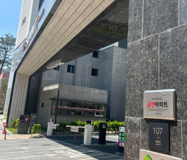 ▲ 제25호 금연아파트로 지정된 호반써밋라센트 아파트ⓒ오산시 제공