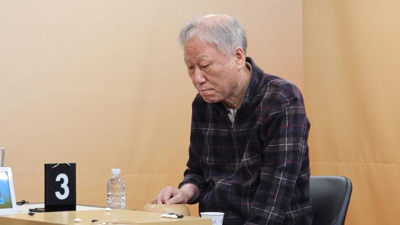 ▲ 서봉수 9단이 조훈현 9단, 이창호 9단에 이어 역대 3번째로 1800승을 달성했다.ⓒ한국기원 제공