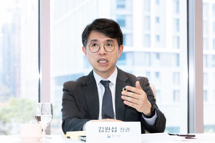 ▲ 김완섭 환경부장관이 지난달 21일 서울 강서구 코엑스마곡에서 열린 제4차 기후전략 간담회에 참석해 발언하고 있다. ⓒ뉴시스