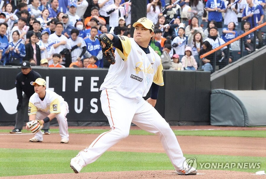 ▲ 괴물 투수 류현진을 앞세운 한화가 삼성을 꺾고 파죽의 8연승을 질주했다.ⓒ연합뉴스 제공