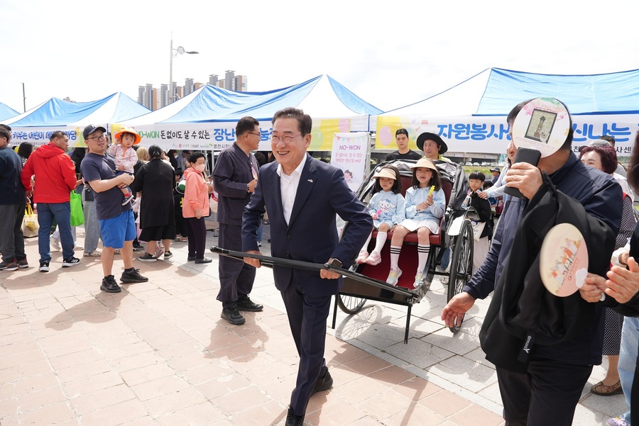 ▲ 영천시는 지난 5일 어린이날을 맞아 영천강변공원에서 ‘제103회 어린이날 큰잔치’를 성황리에 개최하며, 어린이들에게 잊지 못할 행복한 시간을 선물했다.ⓒ영천시