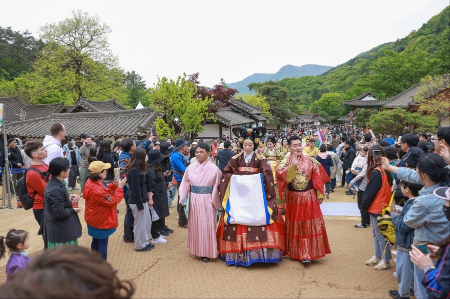 ▲ 문경찻사발축제장에서 진행한 한복패션쇼ⓒ
