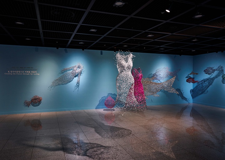 ▲ 숙명여대 문신미술관 '업사이클링으로 미래를 만든다' 전시 전경. 금기숙 작가 작품.ⓒ숙명여대