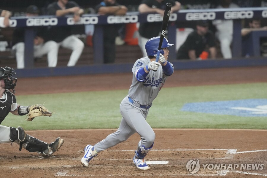 <b>김혜성</b>, 2G 연속 선발·2G 연속 <b>안타</b> … 주루사 찬물은 아쉬움 [줌인 MLB...