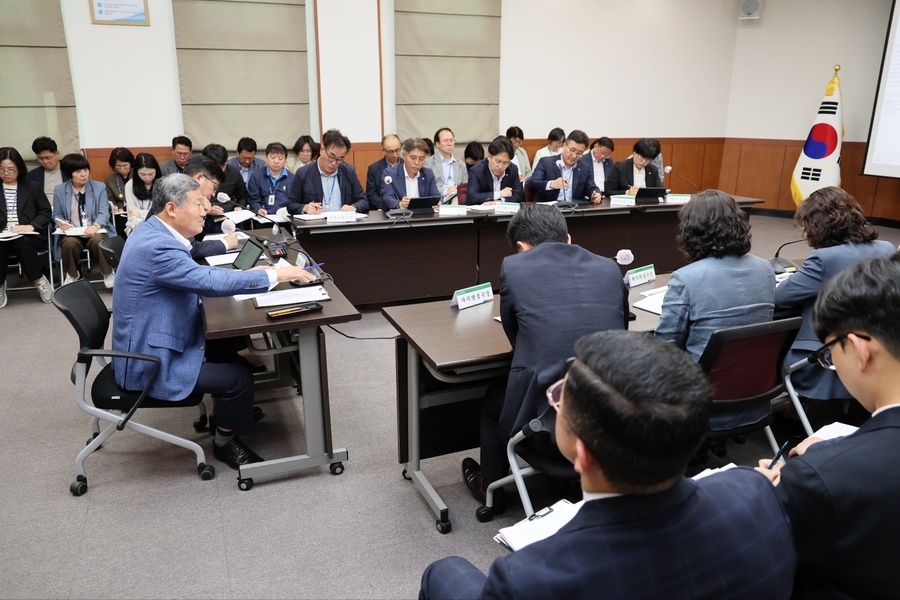▲ 7일 제주시 주요 공직자들이 현안사업에 관한 간부 회의에 임하고 있다. ⓒ제주시 제공