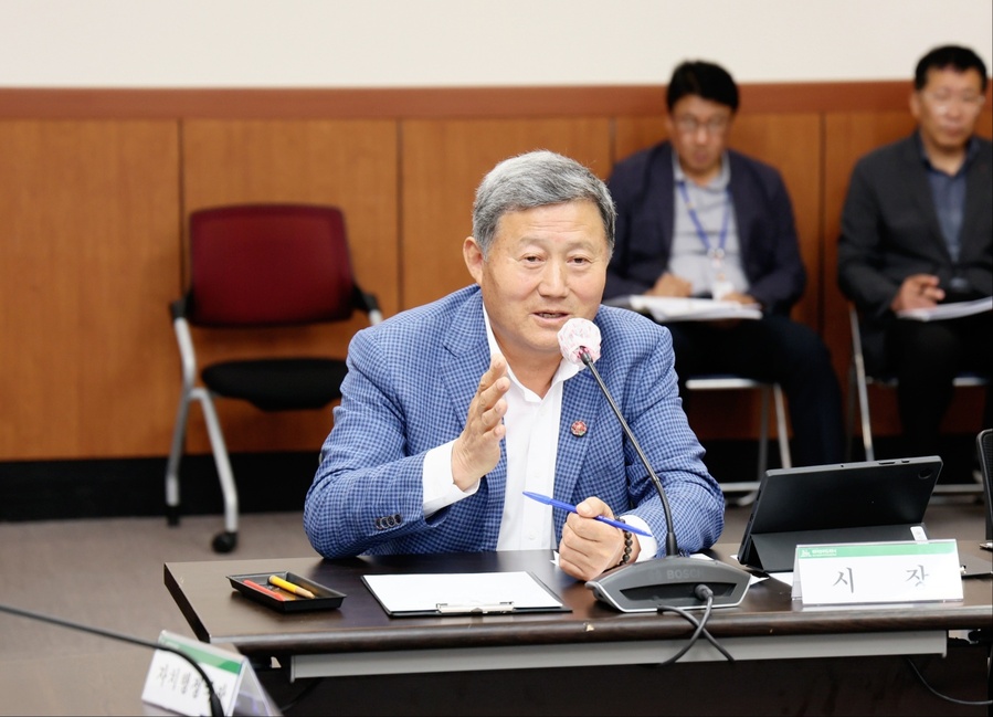 ▲ 7일 제주시의 현안사업에 관한 간부 회의에서 김완근 제주시장이 발언하고 있다.ⓒ제주시 제공