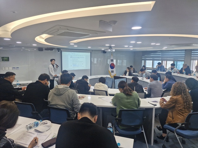 ▲ 경기도교육청이 7일 용인시에 위치한 경기학생스포트센터에서 경기도 종목단체 관계자와 사전 협의회를 진행하고 있다. ⓒ경기도교육청 제공