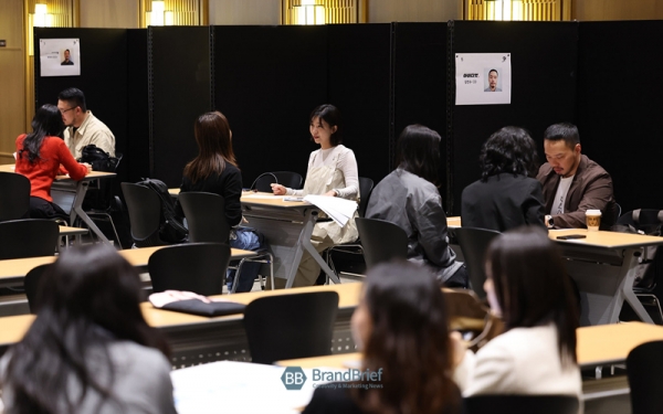▲ 기획서 크리틱 시간을 통해 소통하는 참가자들. ⓒ정상윤 기자