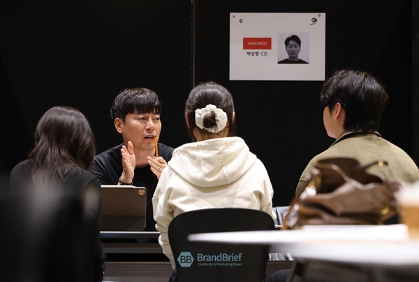 ▲ 기획서 크리틱 시간을 통해 소통하는 참가자들. ⓒ정상윤 기자