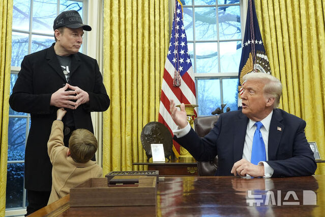 ▲ 일론 머스크 테슬라 CEO와 도널드 트럼프 미국 대통령. 출처=APⓒ뉴시스