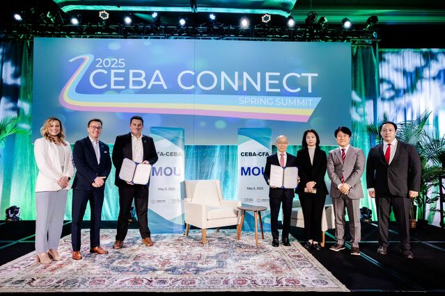 ▲ 6일(현지 시각) 미국 미네소타주 힐튼 미니애폴리스에서 무탄소에너지 수요기업 단체인 CF연합과 CEBA가'CFE 이니셔티브에 관한 양자협력 MOU' 체결식을 갖고 있다. ⓒ산업통상자원부 제공