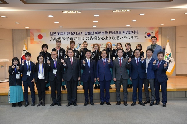 ▲ 속초시가 국외 자매도시인 일본 요나고시의 우수 시책 벤치마킹과 글로벌 마인드 함양을 위해 오는 9일부터 6월 6일까지 직원 1명을 파견한다.ⓒ속초시