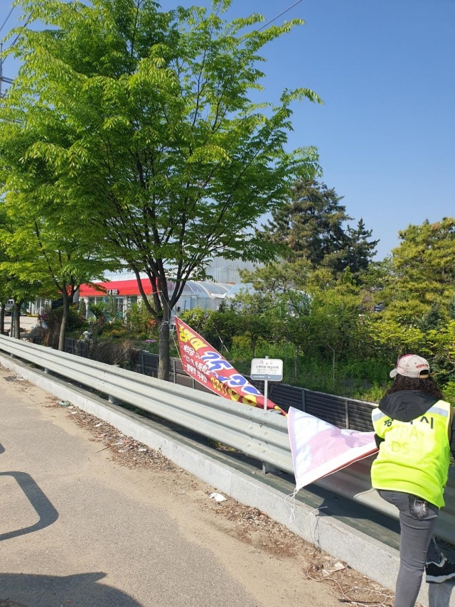 ▲ 제21대 대통령선거 기간 중 상업용 불법 광고물 집중 단속에 나선 평택시ⓒ평택시 제공