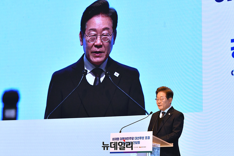 ▲ 이재명 더불어민주당 대통령선거 후보가 8일 오전 서울 중구 대한상공회의소에서 열린 경제5단체장과 간담회에 참석해 경제정책에 대한 핵심메시지를 발표하고 있다. ⓒ이종현 기자