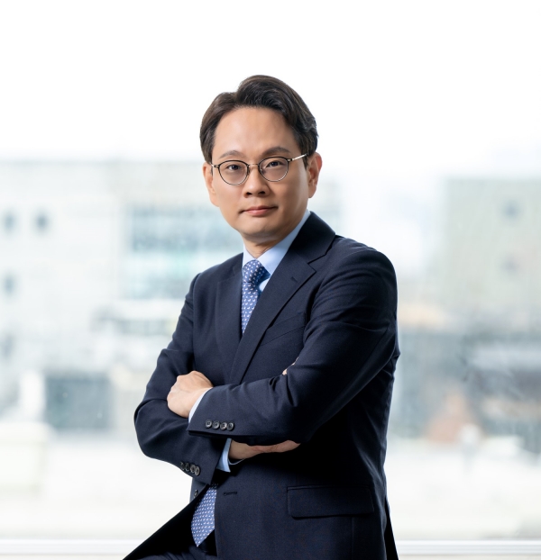 ▲ KT&G가 8일 기업설명회를 통해 2025년 1분기 경영실적을 발표했다. 사진은 방경만 KT&G 사장.ⓒKT&G