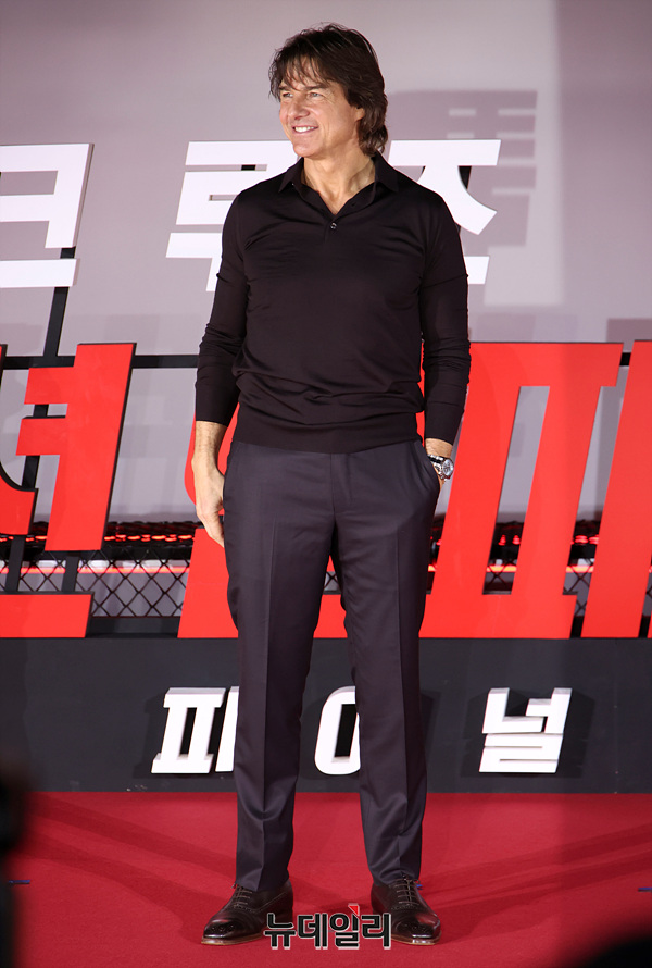▲ 배우 톰 크루즈가 8일 오후 서울 송파구 롯데시네마 월드타워에서 열린 영화 '미션 임파서블: 파이널 레코닝' 프레스 컨퍼런스에서 인사말을 하고 있다. 영화 '미션 임파서블: 파이널 레코닝'은 인류를 위협하는 절체절명의 위기에 내몰린 에단 헌트(톰 크루즈 분)와 IMF 팀원들이 목숨을 걸고 미션에 뛰어드는 이야기를 그린다. 5월 17일 극장 개봉. ⓒ서성진 기자