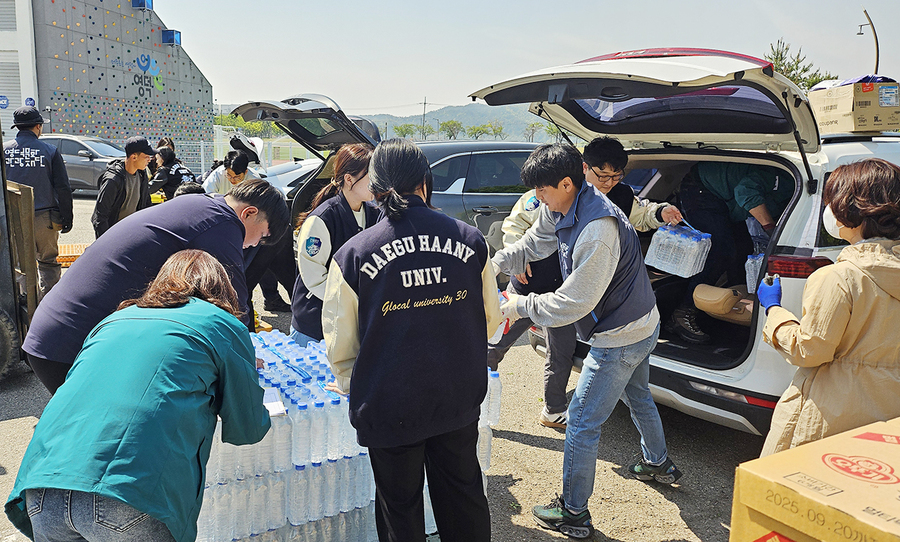 ▲ 대구한의대학교(총장 변창훈)는 최근 영덕군 산불 피해 주민들을 돕기 위해 7천만 원 상당의 구호 물품을 기부했다.ⓒ대구한의대