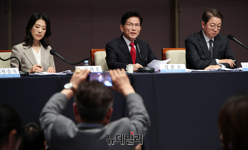▲ 김문수 후보를 이른바《극우》로 몰아붙이려는 언론들의 저의와 속셈이 그들의 질문에 녹아있다. ⓒ 서성진 기자