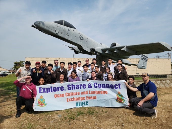 ▲ 한성대-미국 국방외국어대학교 언어·문화교류 프로그램 참가자들이 단체 기념사진을 찍고 있다.ⓒ한성대