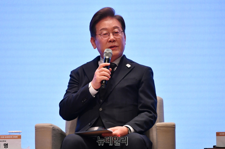 ▲ 이재명 더불어민주당 대통령선거 후보가 지난 8일 서울 중구 대한상공회의소에서 열린 경제5단체장과 간담회에 참석해 발언을 하고 있다. ⓒ이종현 기자