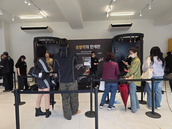 ▲ 관람객들이 미니게임에 참여 중이다. ⓒ최신혜 기자