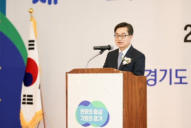 ▲ 김동연 경기도지사가 9일 오전 수원노블레스컨벤션에서 열린 제53회 어버이날 기념행사에서 인사말을 하고 있다. ⓒ경기도 제공