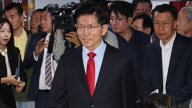 ▲ ⓒ김문수 전 국민의힘 대선 후보가 10일 오후 남부지법에서 열린 가처분 심문을 마치고 나오고 있다. 연합뉴스