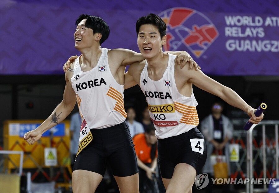 ▲ 한국 남자 400m 계주 대표팀이 2025 세계육상릴레이선수권 남자 400ｍ 계주 예선 1조에서 38초56라는 한국 신기록을 작성했다.ⓒ연합뉴스 제공