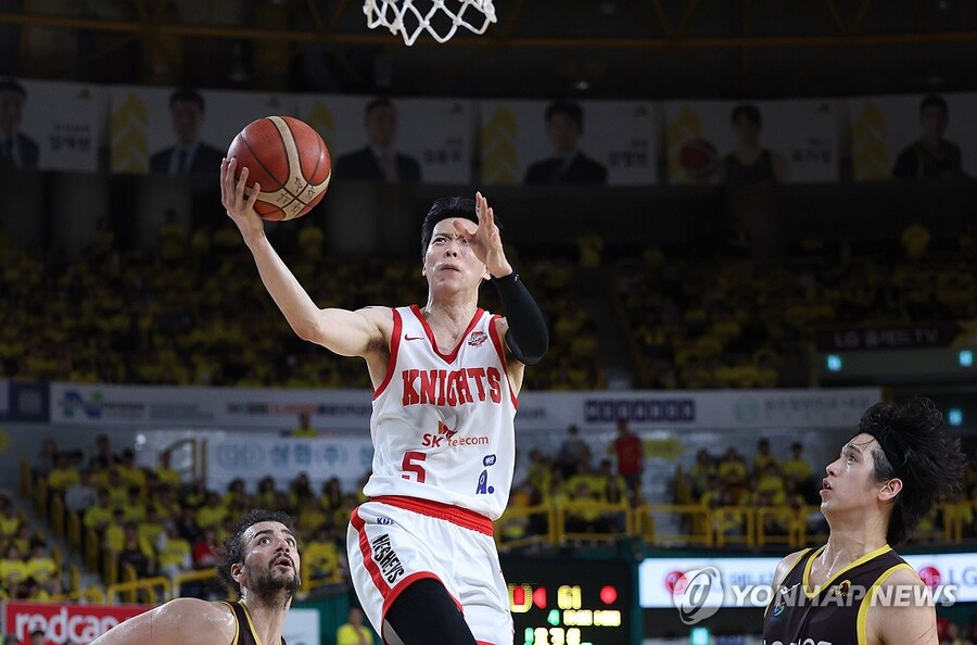 ▲ SK가 챔피언결정 4차전에서 압도적 기세를 자랑하며 LG를 무너뜨렸다.ⓒ연합뉴스 제공