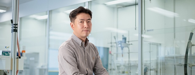 ▲ POSTECH 신소재공학과 김용태 교수.ⓒ포스텍