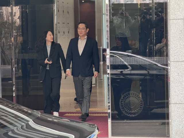 ▲ 이재용 삼성전자 회장이 지난 4월 일본 출장을 마치고 서울 강서구 서울김포비즈니스항공센터(SGBAC)로 귀국하는 모습ⓒ뉴데일리DB