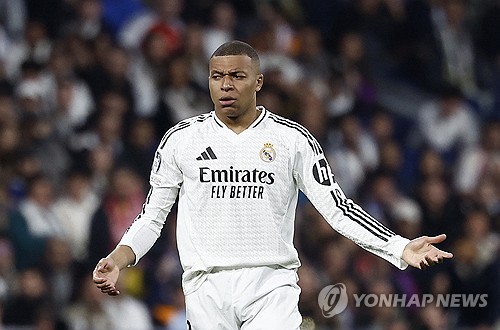 ▲ 음바페가 바르셀로나와 경기에서 해트트릭을 기록하면서 레알 마드리드 역대 데뷔 시즌 최다골 신기록을 작성했다.ⓒ연합뉴스 제공