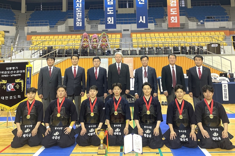 ▲ 대구 달서구(구청장 이태훈)는 노인복지관 내 강의실에 스마트칠판과 전자교탁을 설치한 ‘스마트강의실’을 조성하고 본격 운영한다.ⓒ달서구