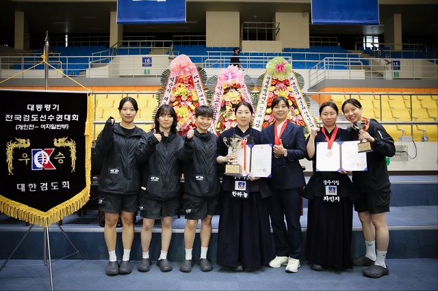 ▲ 왼쪽부터 이지은, 김민지, 김유정, 한하늘, 박연정, 차민지, 전세영 선수.ⓒ경주시