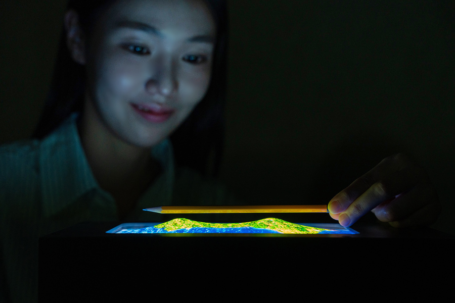 ▲ 삼성디스플레이가 'SID 2025'에서 전시하는 스트레처블 디스플레이ⓒ삼성디스플레이