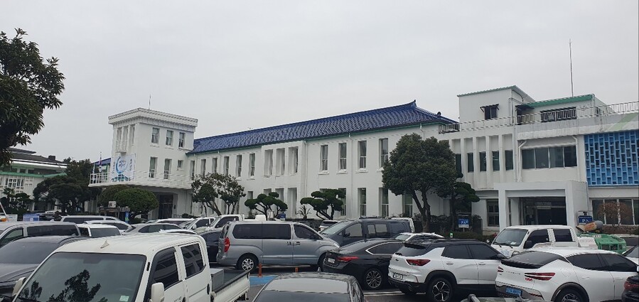 ▲ 제주시청 본관 ⓒ노재균 기자