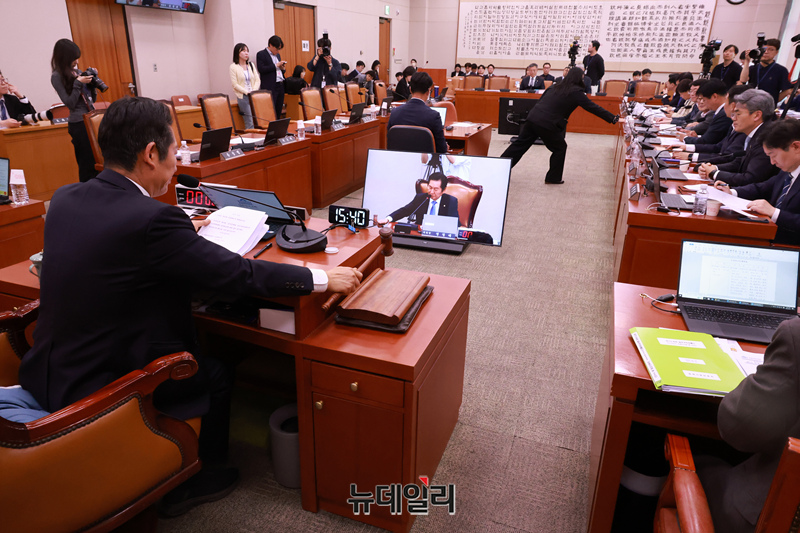 ▲ 의사진행 하는 정청래 국회 법사위원장 ⓒ이종현 기자