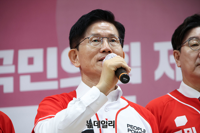 ▲ 김문수 국민의힘 대통령 후보가 “나라가 어려울 때 대구·경북 시도민이 나라사랑 정신으로 대한민국을 지켰다”라며 대구경북(TK)에 대한 적극적 구애를 했다.ⓒ뉴데일리