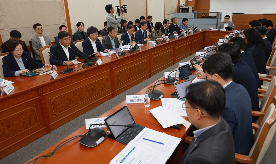 ▲ 충북도는 13일 도청에서 이동옥 행정부지사의 주재로 2025년 제3회 도-시군 정책협의회를 열었다.ⓒ충북도