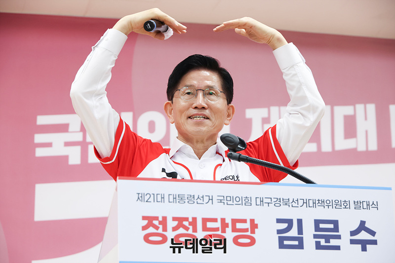 이재명 "셰셰" 외교관점 천박하다 … 우리는 김문수 지지한다