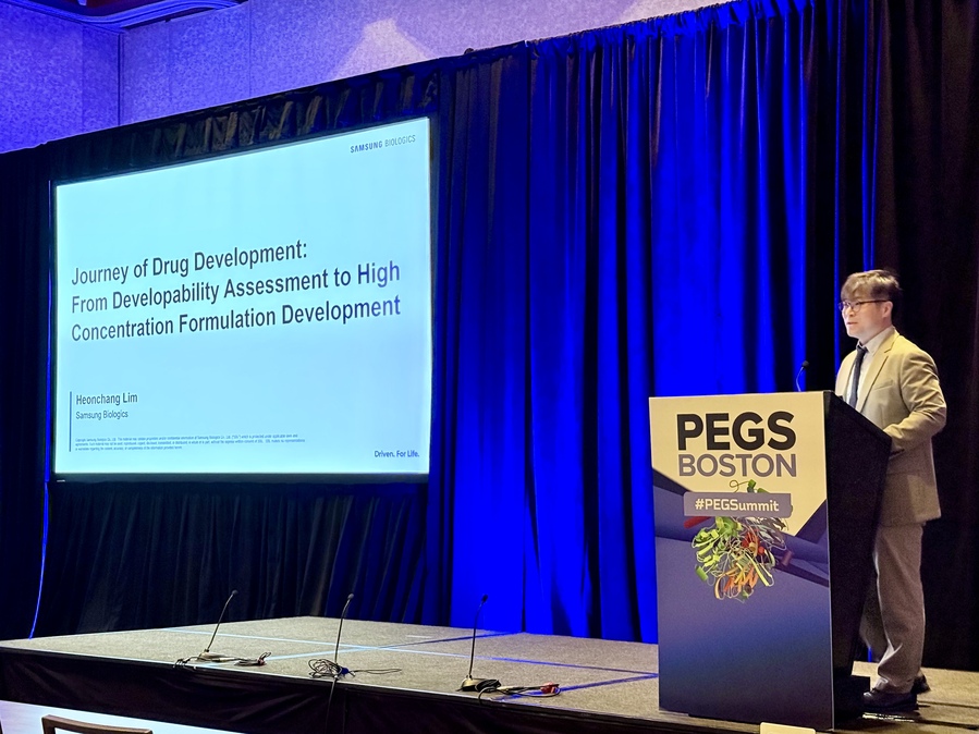 ▲ 임헌창 CDO개발센터 제형개발그룹장이 12일(현지시간) 미국 보스턴에서 열린 'PEGS 보스턴' 학회에서 삼성바이오로직스의 주요 CDO 서비스들을 소개하고 있다. ⓒ삼성바이오로직스